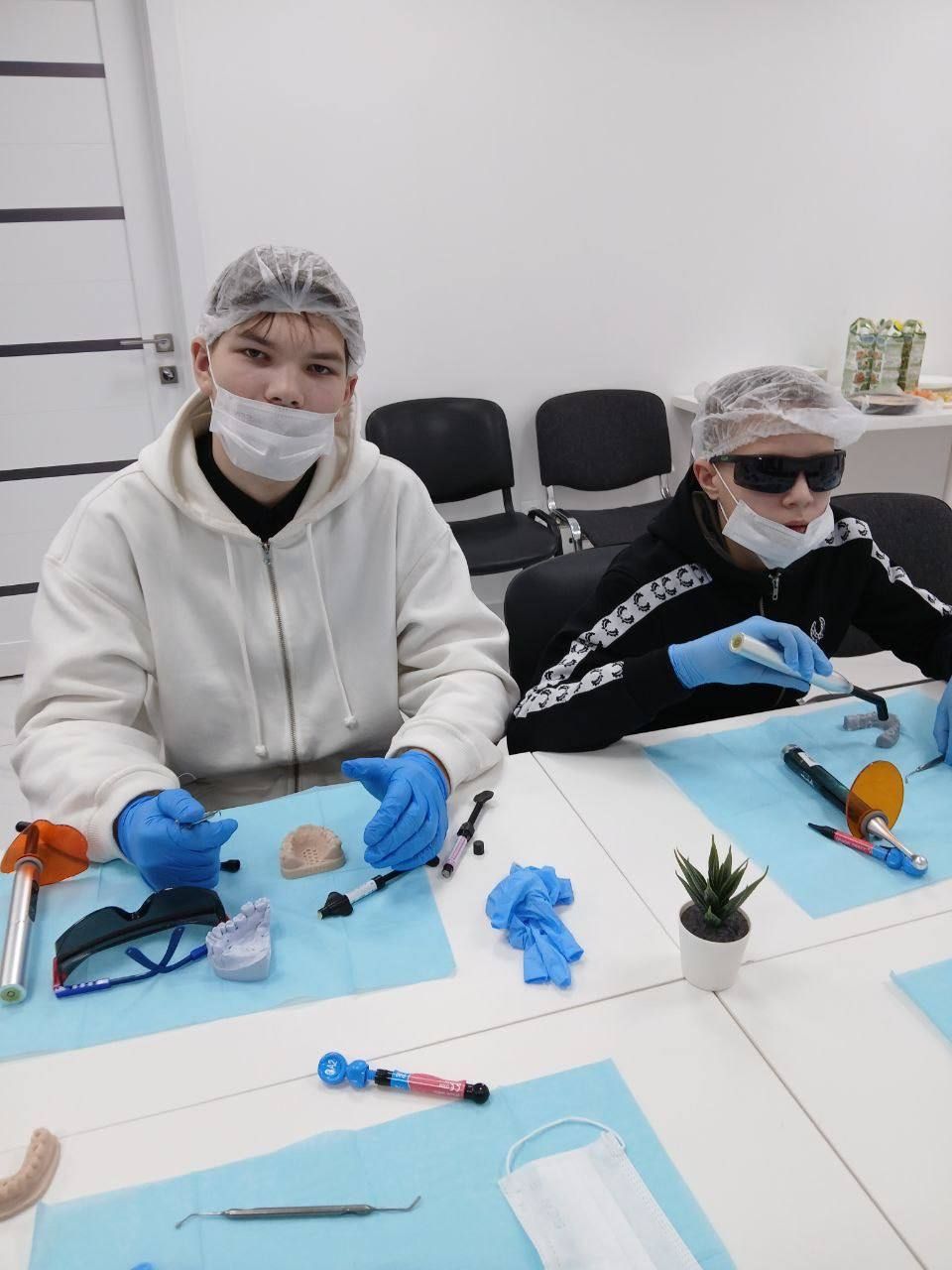 Норлат балалар йортында тәрбияләнүчеләр стоматолог һөнәре белән танышты