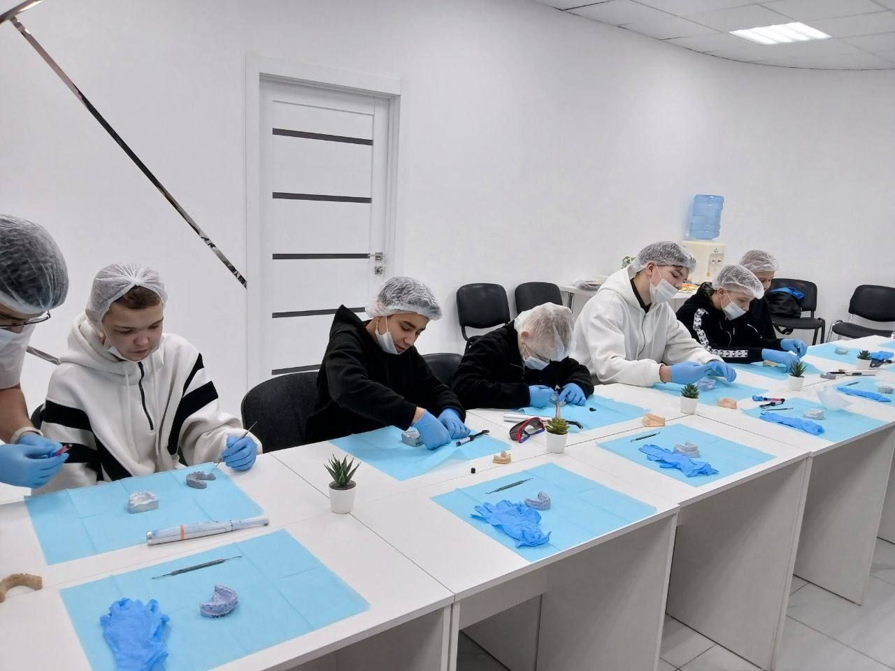 Норлат балалар йортында тәрбияләнүчеләр стоматолог һөнәре белән танышты