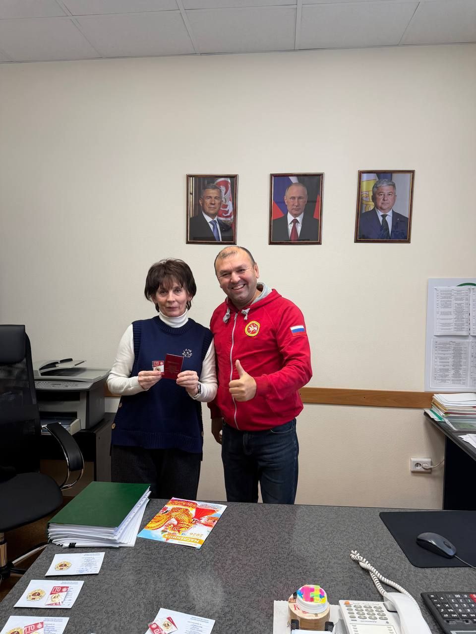 Документлар әйләнеше һәм гражданнар мөрәҗәгатьләре белән эшләү бүлеге хезмәткәрләренә лаеклы ГТО билгеләрен тапшырдылар