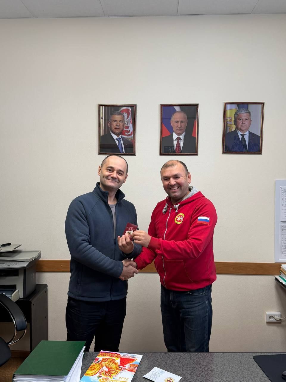 Документлар әйләнеше һәм гражданнар мөрәҗәгатьләре белән эшләү бүлеге хезмәткәрләренә лаеклы ГТО билгеләрен тапшырдылар