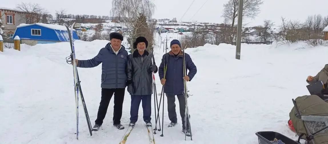 Бакырчы авылында алтынчы тапкыр Рафыйк һәм Рәшит Бәхтияровлар истәлегенә багышланган чаңгы ярышы узды