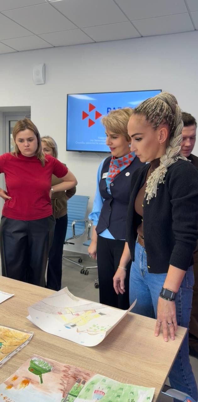 Яшел Үзән шәһәрендәге «Россиядә эш» кадрлар үзәге рәсемнәр бәйгесе уздырды