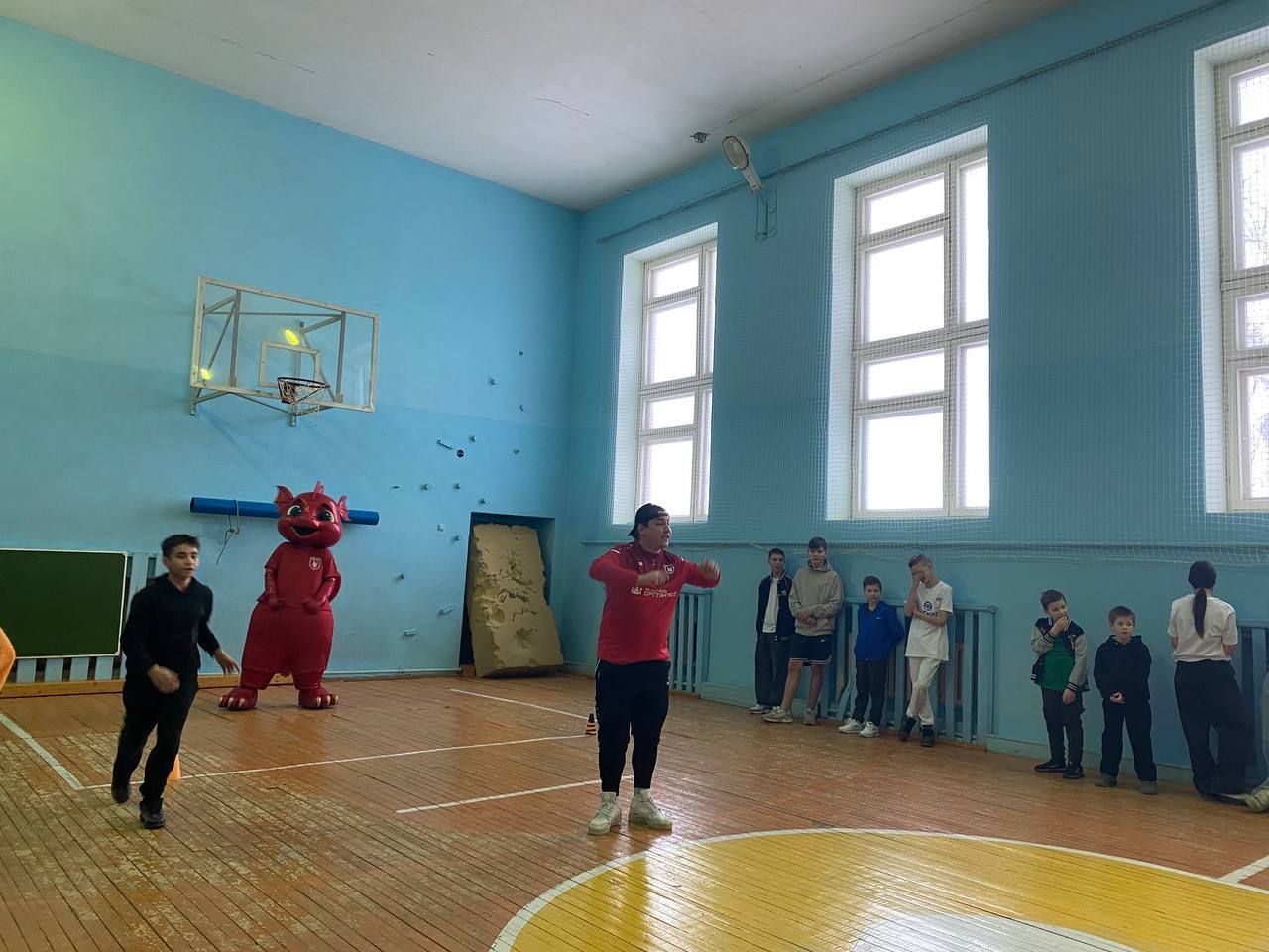 «Рубин» футболчылары Норлат балалар йортына кунакка килде
