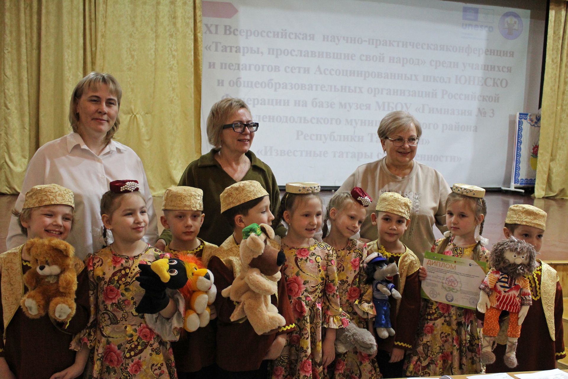 Яшел Үзәннең 3нче гимназиясендә «Үз халкын данлаган татарлар» дип аталган XI Бөтенроссия фәнни-гамәли конференция узды