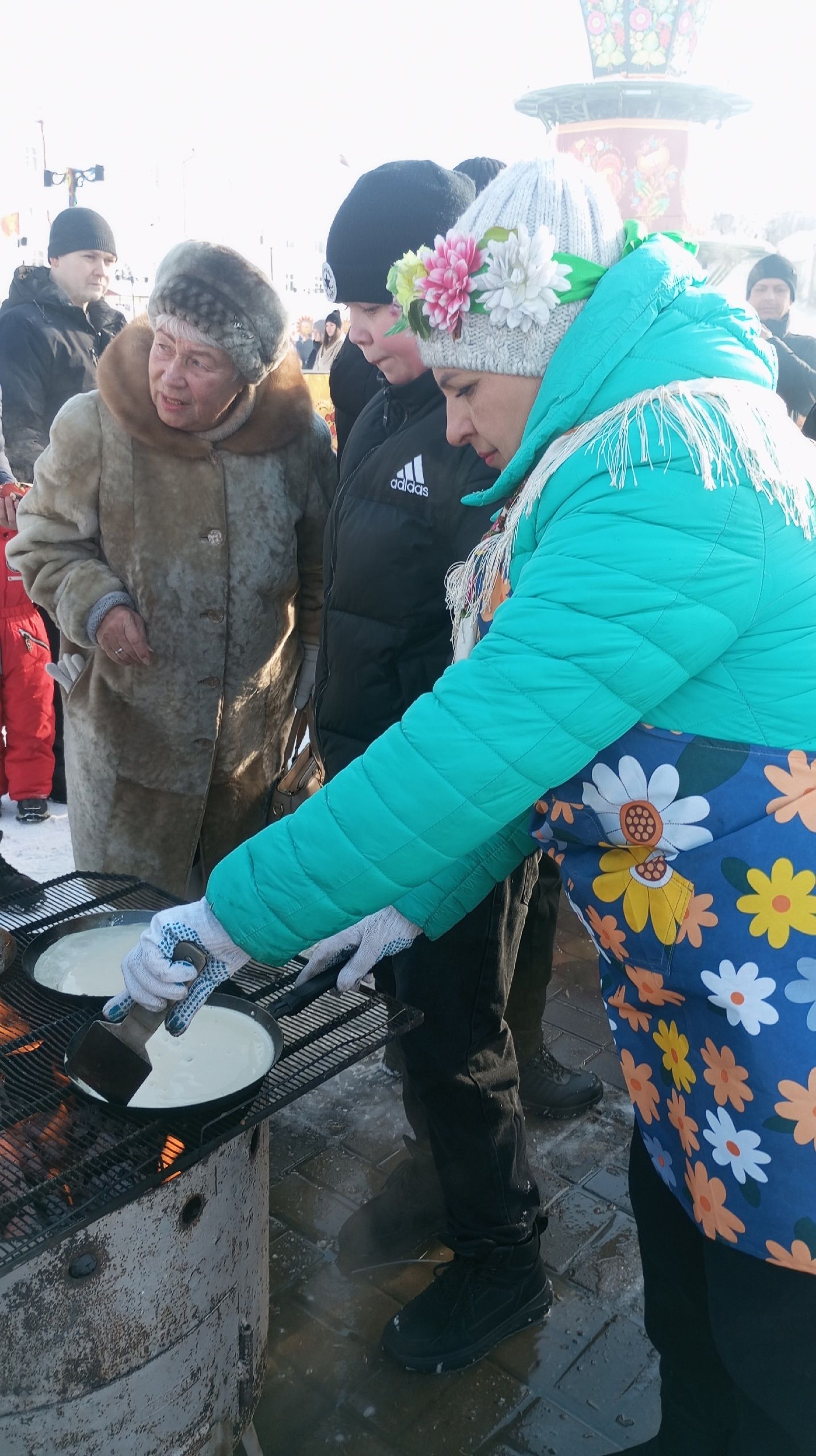 Акьегет, Норлат, Күгәй мәдәният йортлары хезмәткәрләре Яшел Үзәндәге Май чабу бәйрәмендә 100 литрга якын коймак пешергән