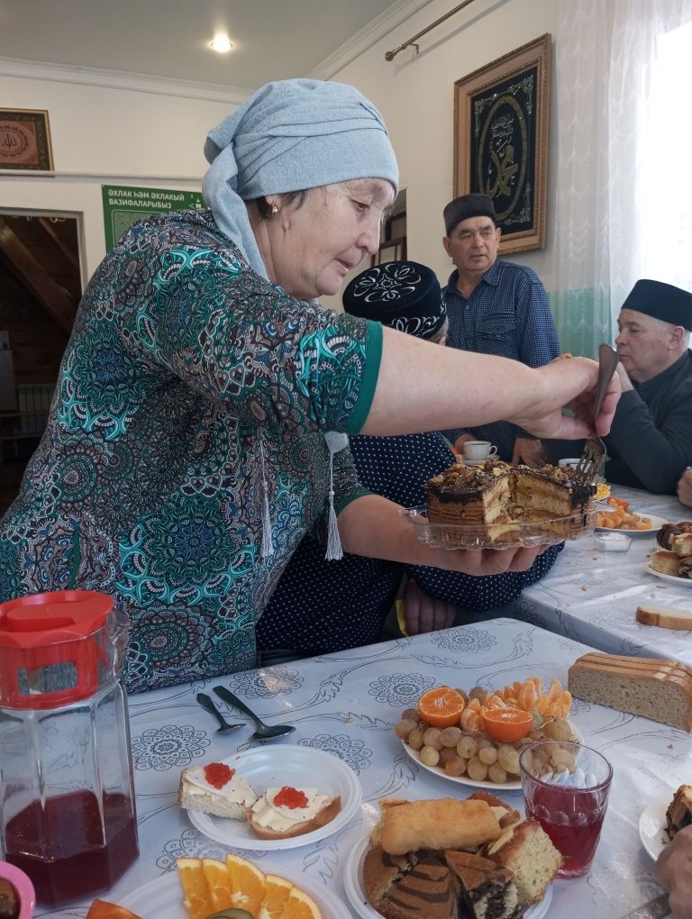 Карәтмән мәчетендә Бәраәт кичәсе уңаеннан матур дини бәйрәм үткәрелде