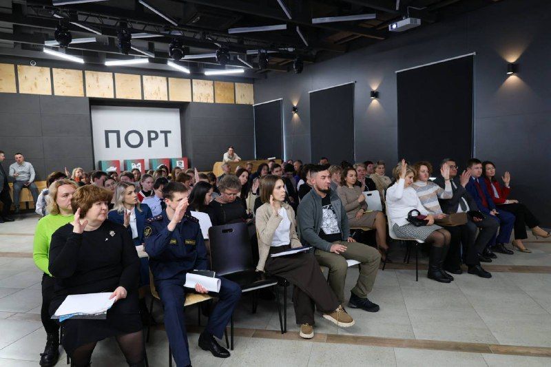 Яшел Үзәндә балигъ булмаганнар арасында хокук бозуларны профилактикалау буенча утырыш узды