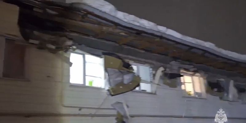 Яшел Үзән районында кар авырлыгыннан ике катлы йортның түбәсе ишелгән