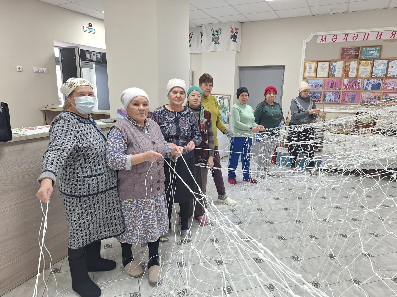 Мулла Иле мәдәният йортында МХОда катнашучы егетләр өчен дроннарга каршы саклау челтәрләре үрәләр