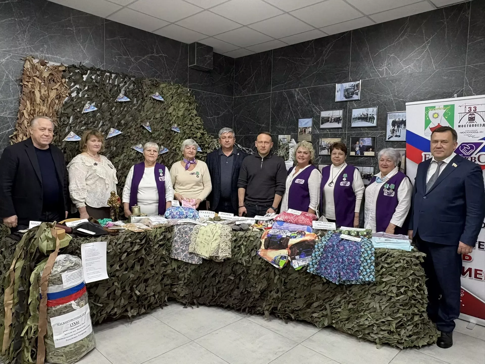 Волонтер хатын-кызларга лаеклы бүләкләр тапшырылды