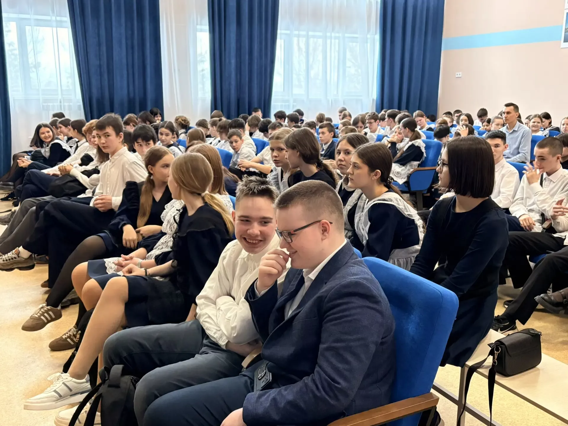 Васильевоның 2нче лицеенда ТР Дәүләт Советы депутаты Ренат Мистахов һәм Яшел Үзән районы башлыгы Михаил Афанасьев катнашында парламент дәресе узды