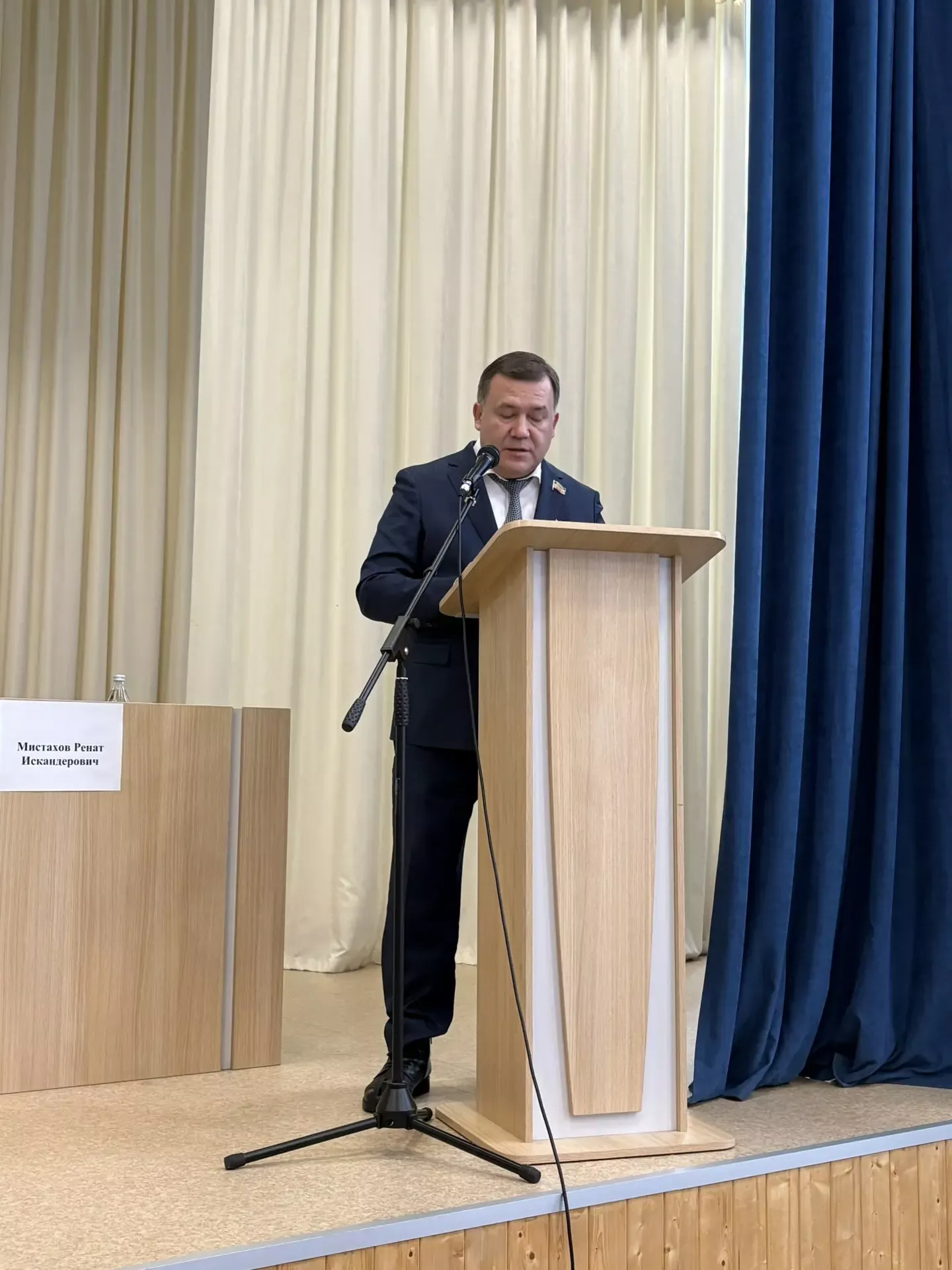 Васильевоның 2нче лицеенда ТР Дәүләт Советы депутаты Ренат Мистахов һәм Яшел Үзән районы башлыгы Михаил Афанасьев катнашында парламент дәресе узды