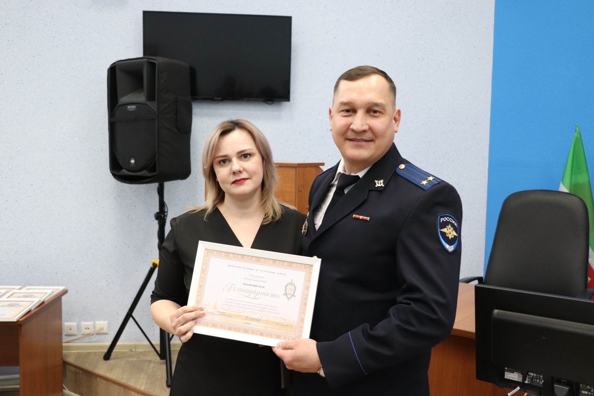Яшел Үзәндә эчке эшләр органнарында хезмәт итүче хатын-кызларны тәбрикләделәр
