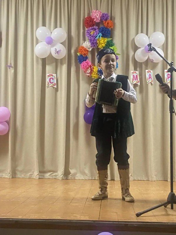 Уразлы авылы клубында 8 Март – Халыкара хатын-кызлар көне уңаеннан бәйрәм концерты узды