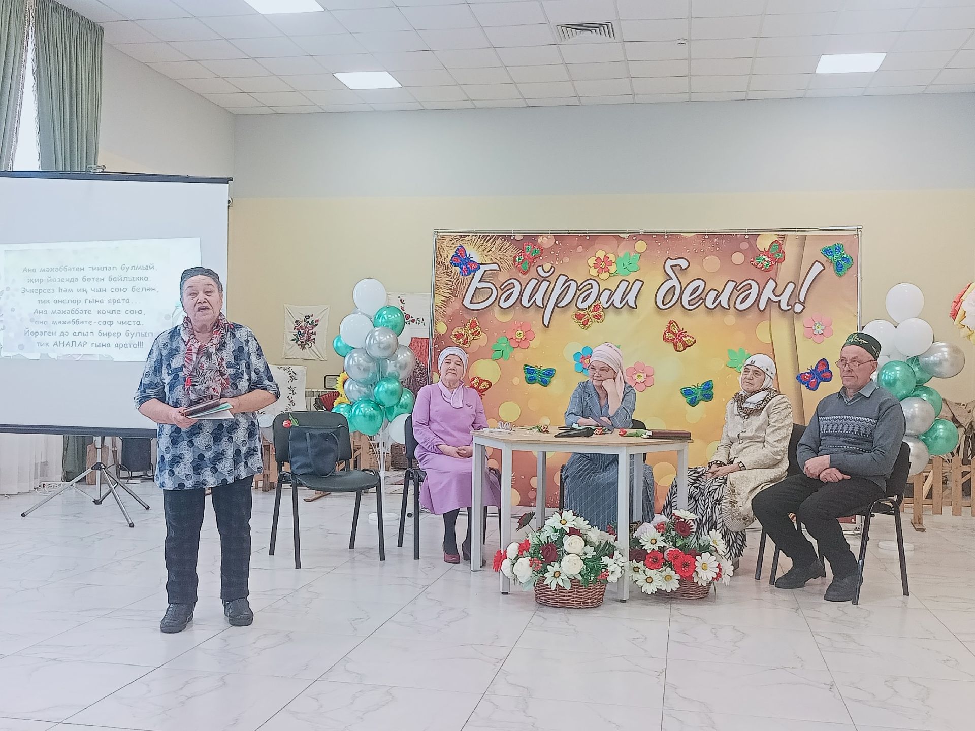 Олы Ачасырда 8 март бәйрәменә багышланган әдәби-музыкаль кичә узды