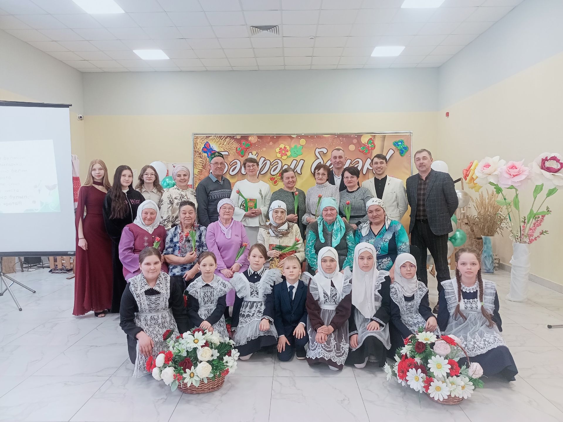 Олы Ачасырда 8 март бәйрәменә багышланган әдәби-музыкаль кичә узды