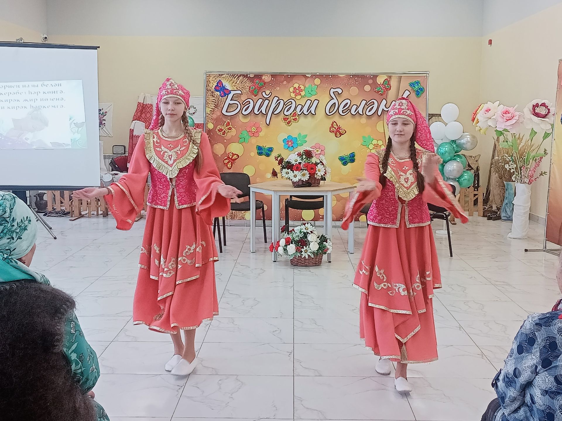 Олы Ачасырда 8 март бәйрәменә багышланган әдәби-музыкаль кичә узды