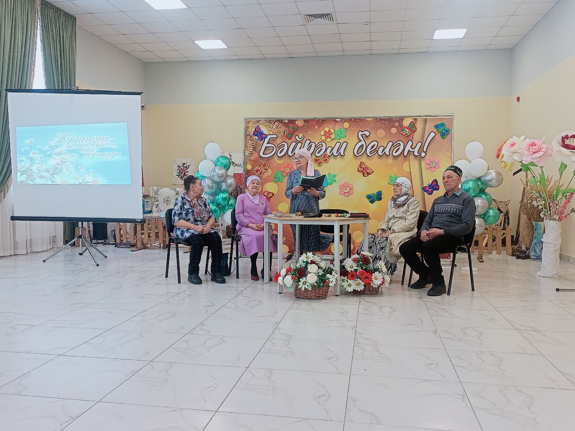 Олы Ачасырда 8 март бәйрәменә багышланган әдәби-музыкаль кичә узды