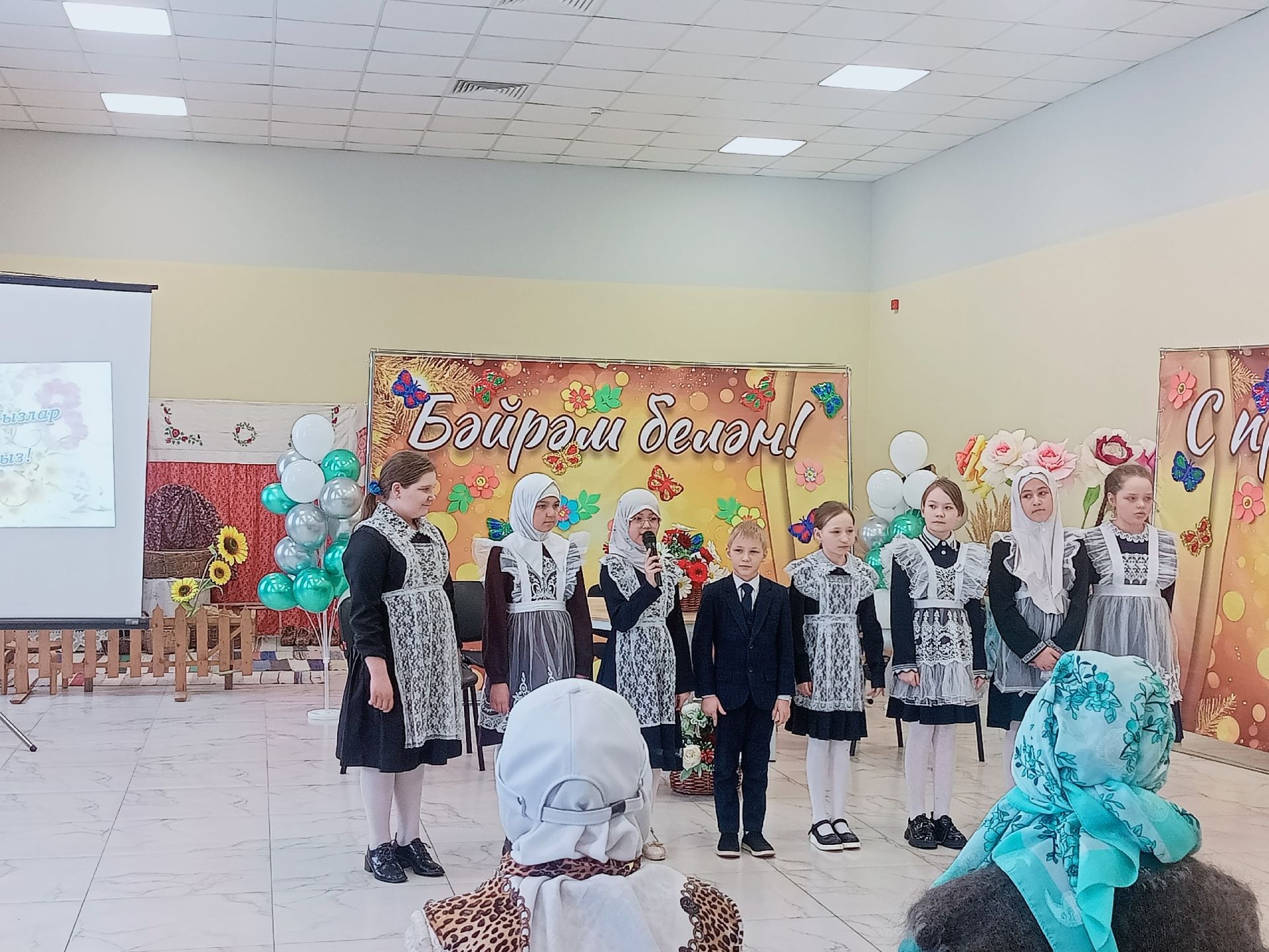 Олы Ачасырда 8 март бәйрәменә багышланган әдәби-музыкаль кичә узды