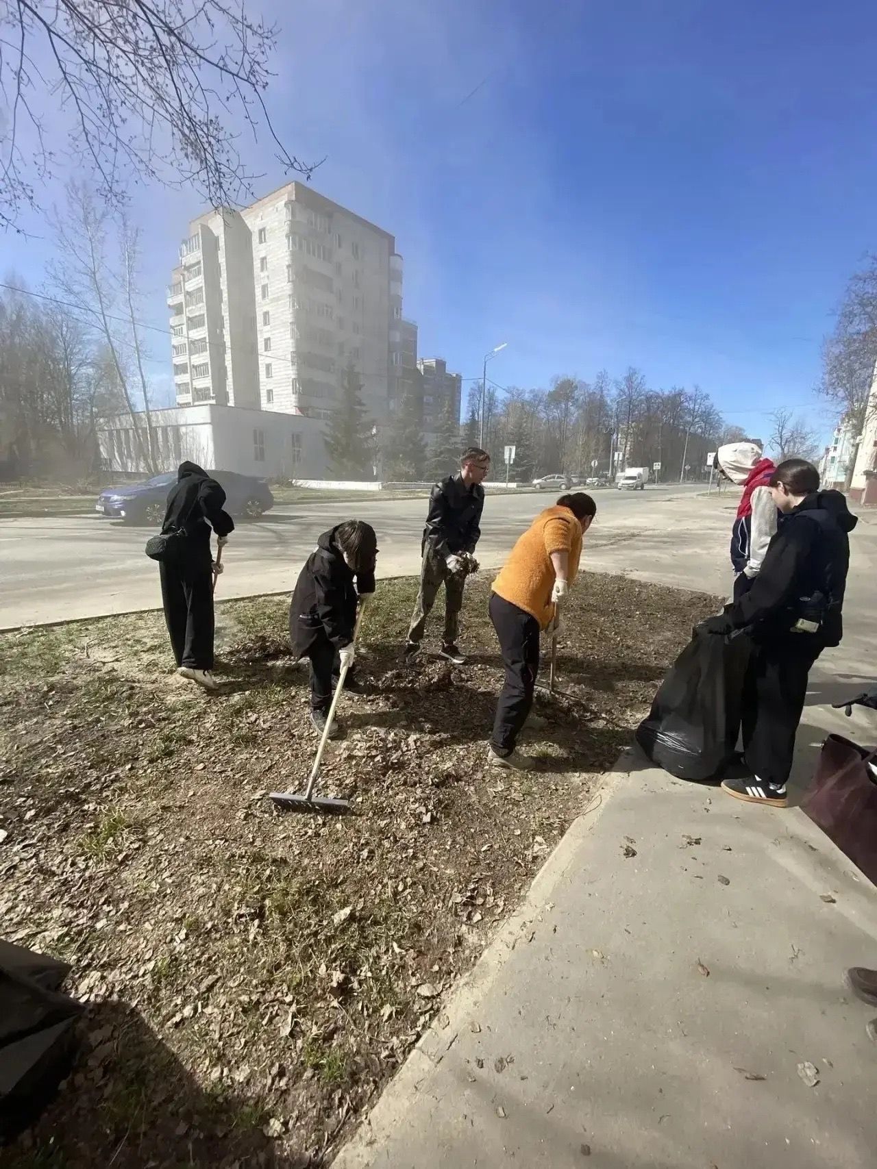 Яшел Үзән суднолар төзү көллияте студентлары һәм хезмәткәрләре шәһәр өмәсендә катнашты