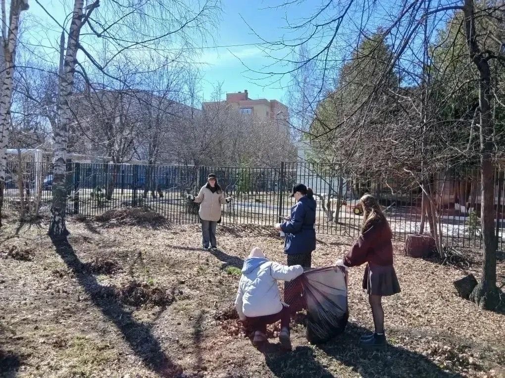 Яшел Үзән суднолар төзү көллияте студентлары һәм хезмәткәрләре шәһәр өмәсендә катнашты