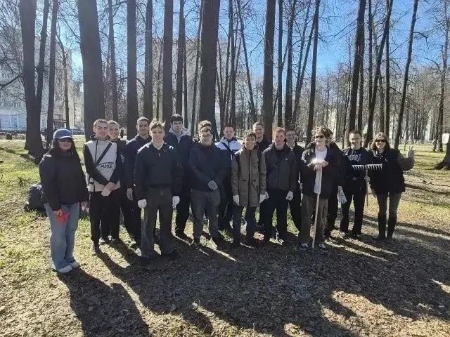Яшел Үзән суднолар төзү көллияте студентлары һәм хезмәткәрләре шәһәр өмәсендә катнашты