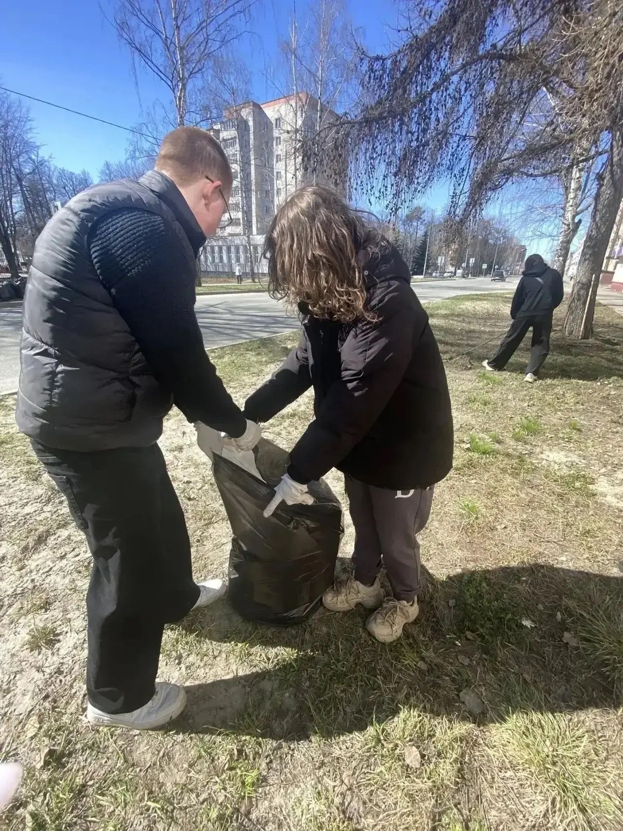 Яшел Үзән суднолар төзү көллияте студентлары һәм хезмәткәрләре шәһәр өмәсендә катнашты