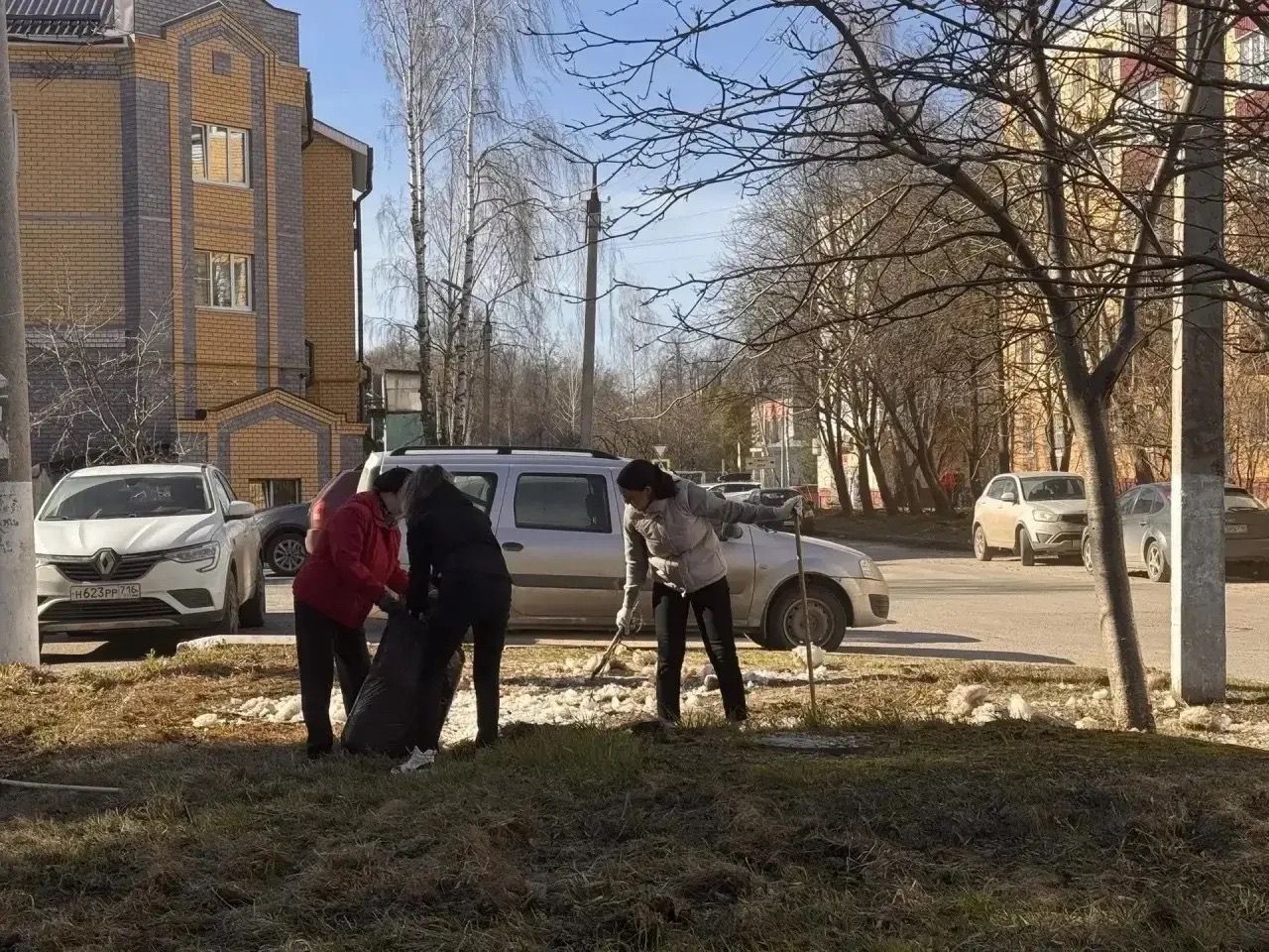 Яшел Үзән суднолар төзү көллияте студентлары һәм хезмәткәрләре шәһәр өмәсендә катнашты