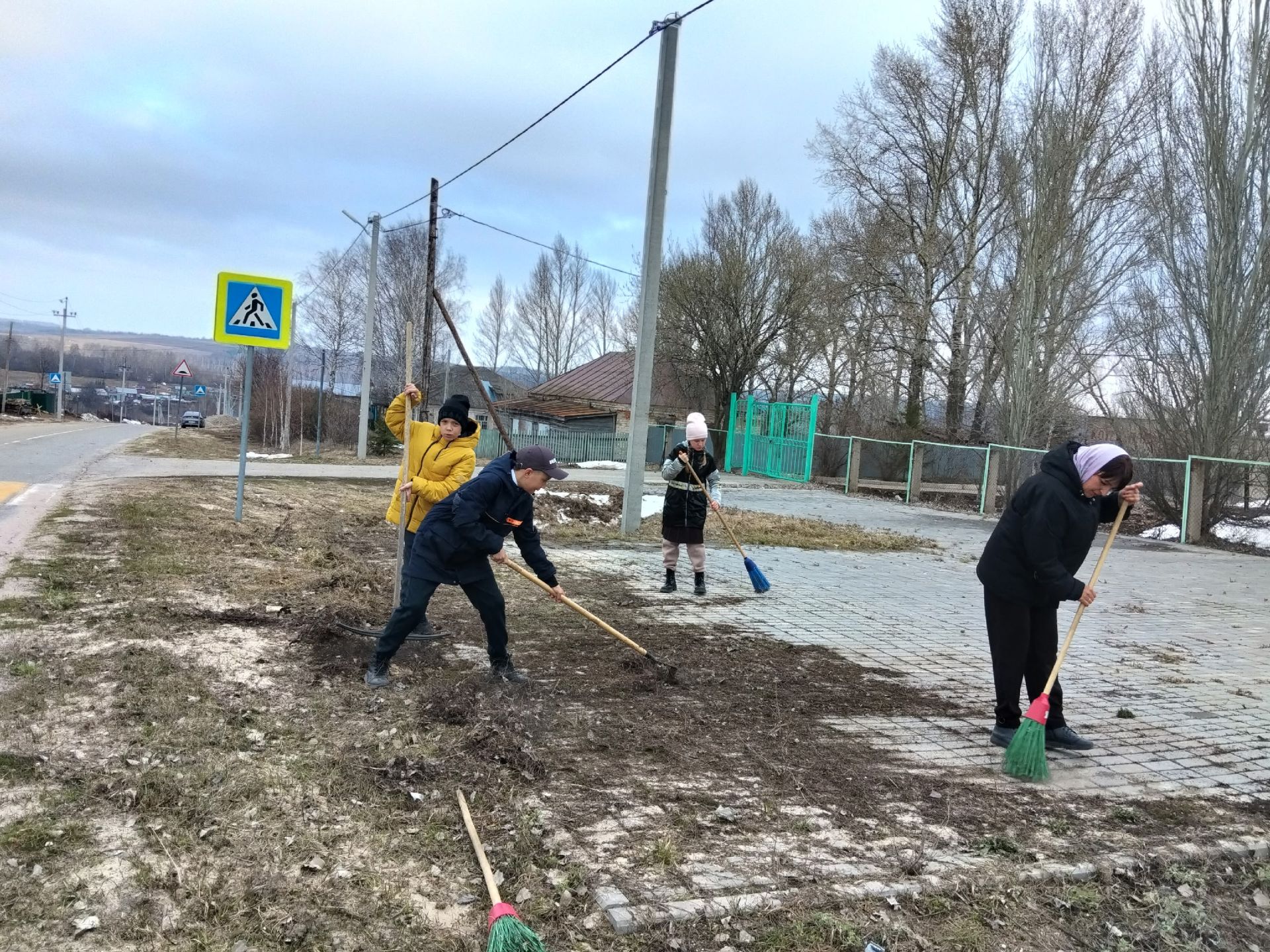 Һәйкәлләрне тәртиптә тоту – безнең изге бурычыбыз: Акъегет авылында өмә узды