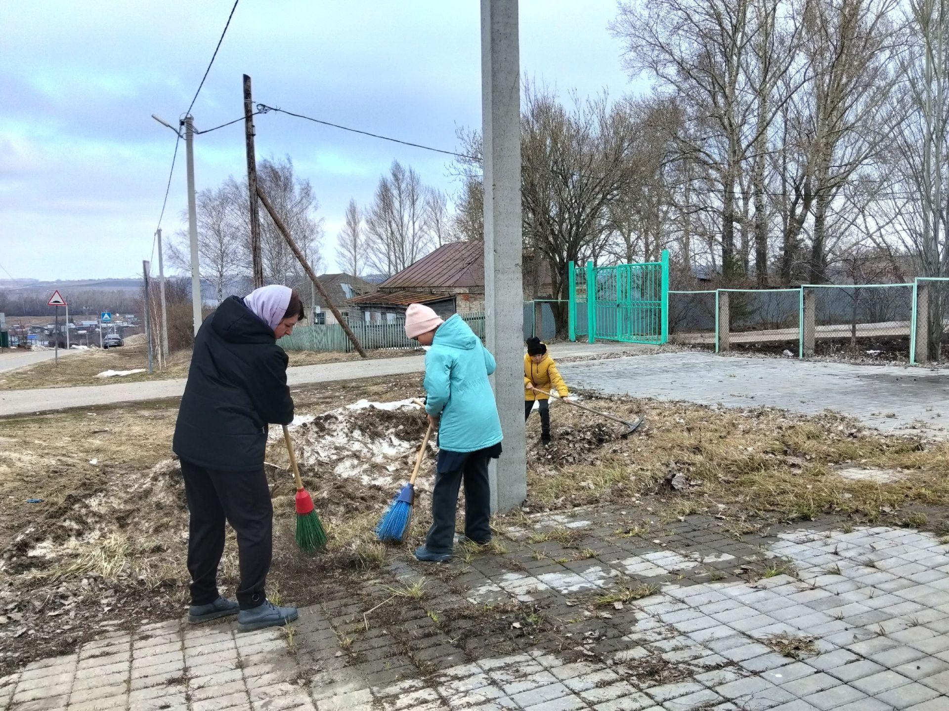 Һәйкәлләрне тәртиптә тоту – безнең изге бурычыбыз: Акъегет авылында өмә узды
