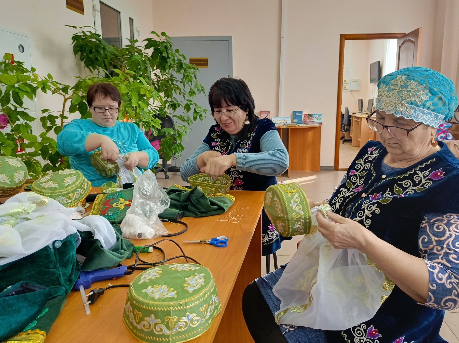 Үз кулыбыз белән калфак: Олы Яке мәдәният йортында осталык дәресе узды