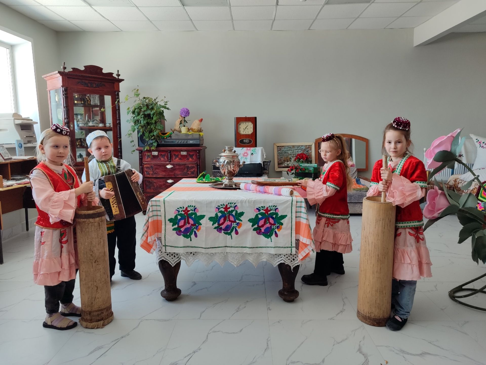 Бишнә мәдәният йорты: каникулларда балалар өчен тарихка сәяхәт үткәрделәр