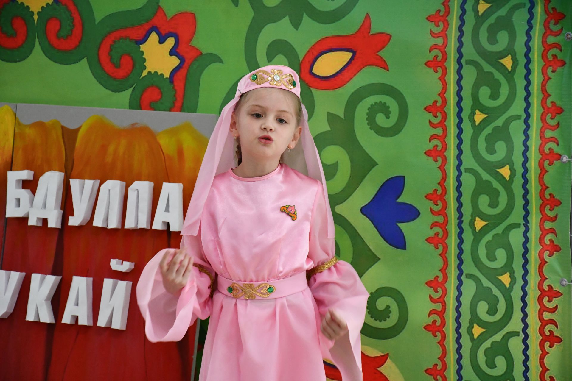 Әйшә гимназиясендә «Чәчәкләр китерегез Тукайга...» дигән шигырь уку бәйгесе узды