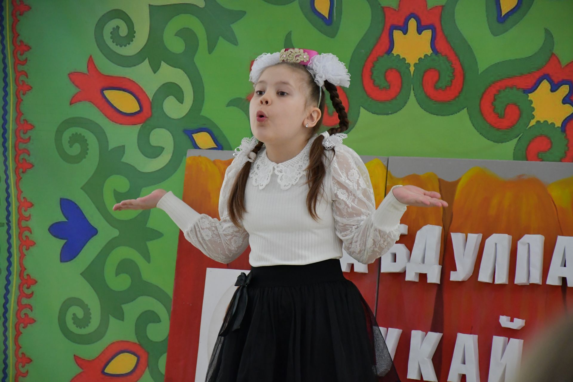 Әйшә гимназиясендә «Чәчәкләр китерегез Тукайга...» дигән шигырь уку бәйгесе узды