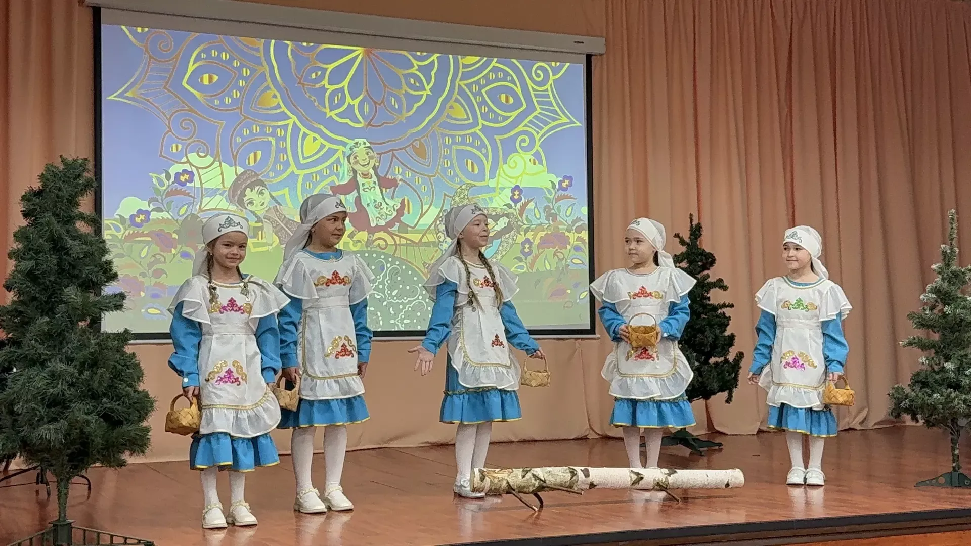 Яшел Үзәннең 10нчы гимназиясендә мәдәниятләрнең төбәкара фестивале уза