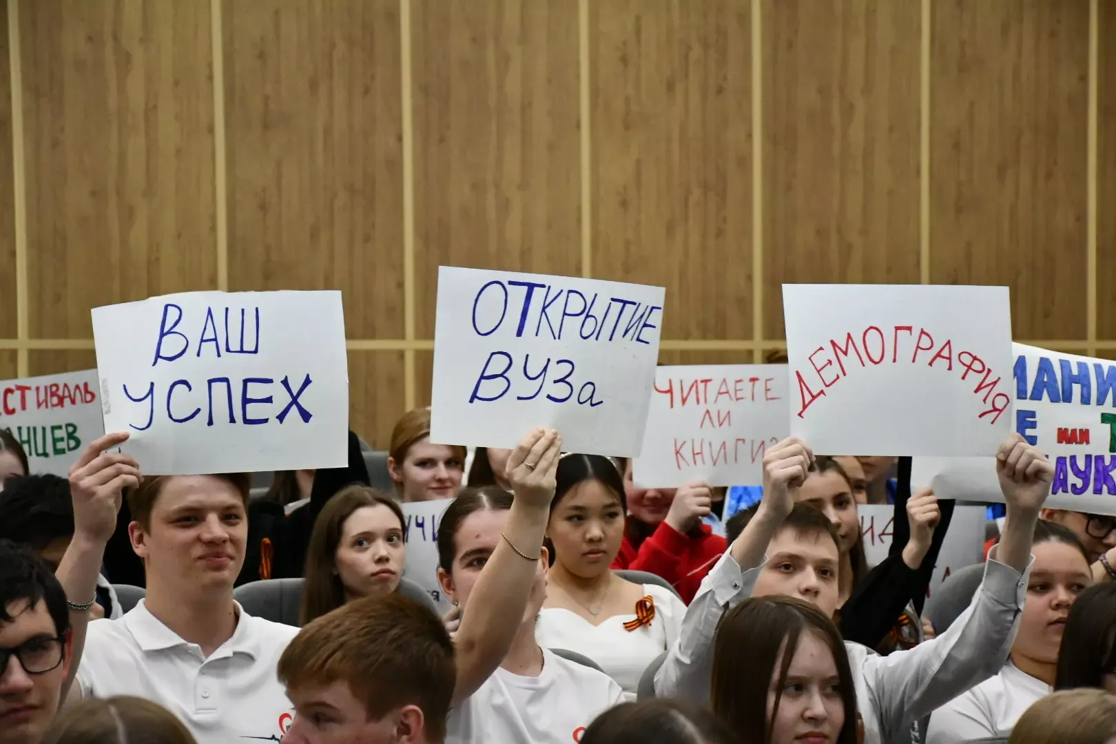 Яшел Үзәндә «Зурларча аралашу» уза: район башлыгы Михаил Афанасьев балалар белән ачык диалогка чыга
