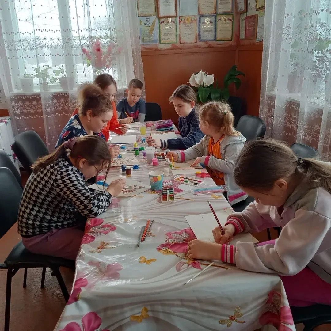 Тау Иле мәдәният йортында «Табигатьтә яз уяна» рәсем конкурсы узды