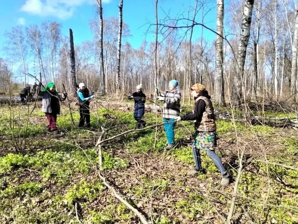 Акъегет авылы халкы зиратта өмәгә чыкты