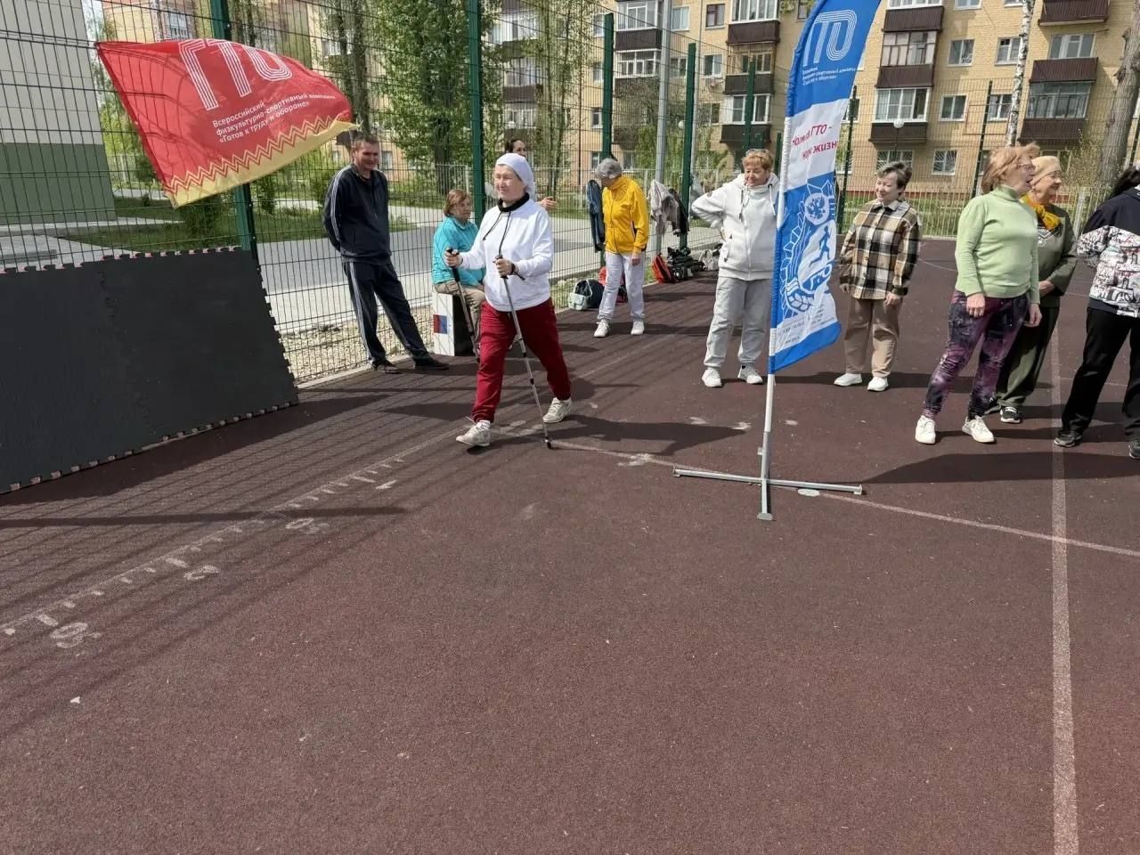 Үрнәк алыгыз: Маскировка челтәрләре үрүче волонтерлар ГТО нормативларын тапшырды