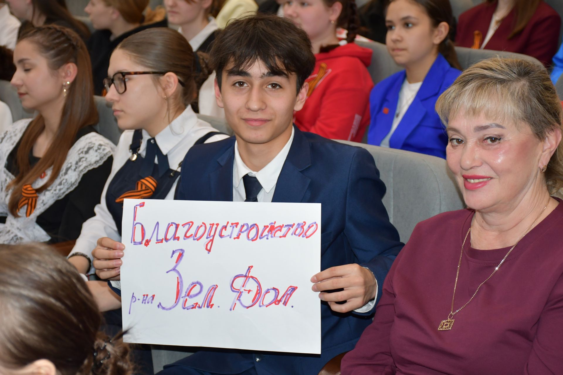 «Космодром гына сорамагыз»: Яшел Үзән башлыгының балалар белән ихлас әңгәмәсе