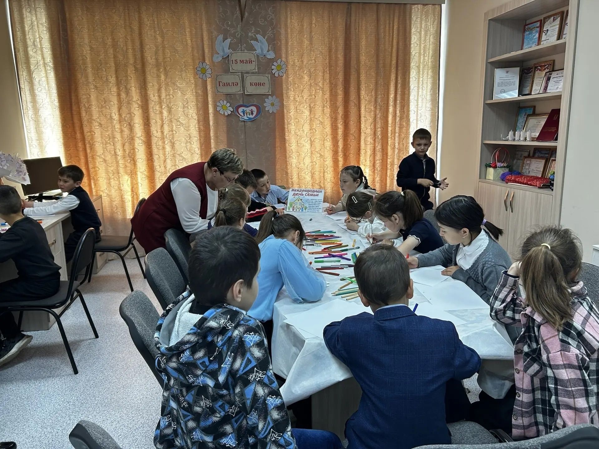 Гаилә — тормышның иң зур байлыгы: Татар Танае мәдәният йортында рәсем ясау чарасы узды
