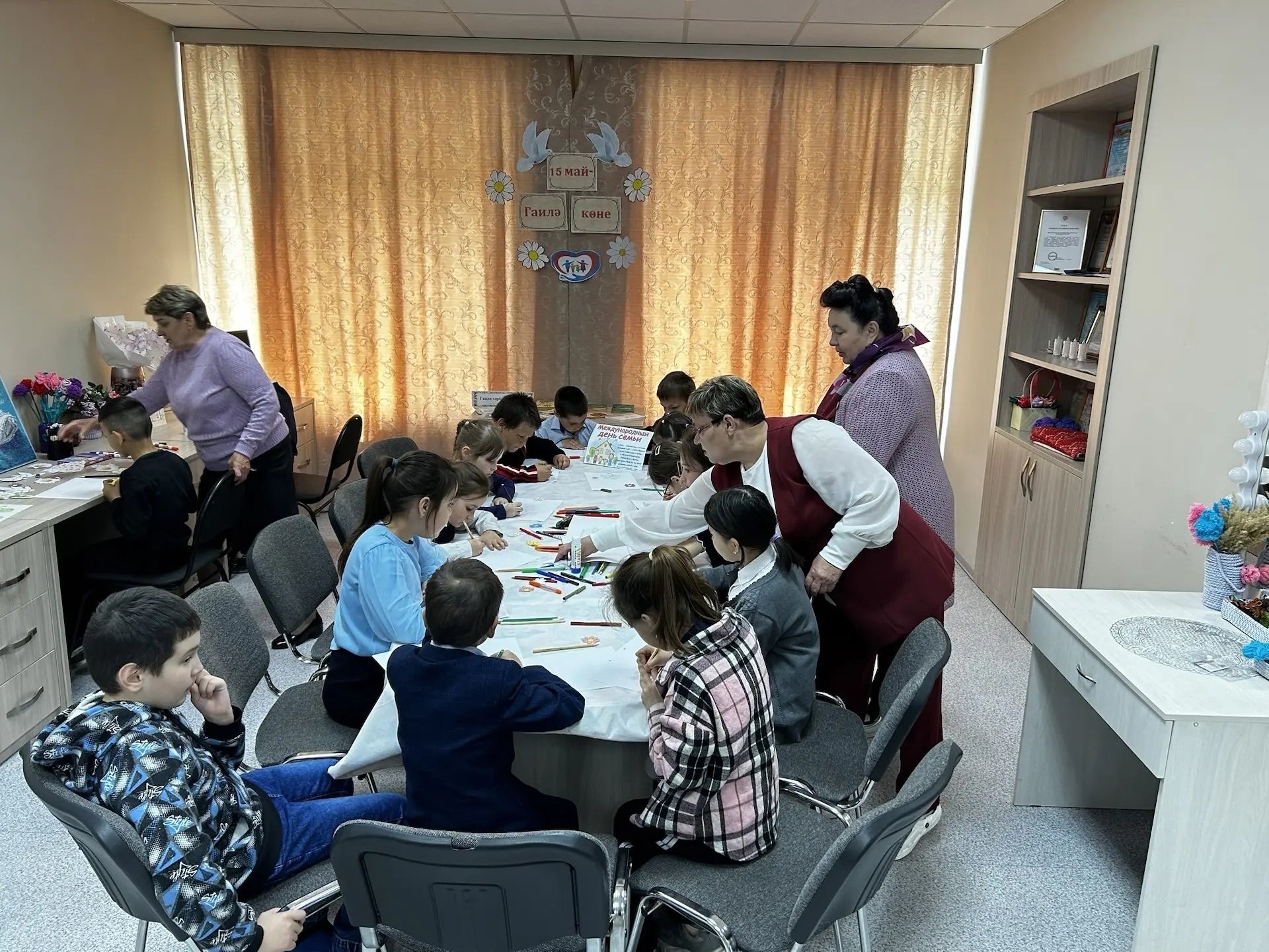 Гаилә — тормышның иң зур байлыгы: Татар Танае мәдәният йортында рәсем ясау чарасы узды