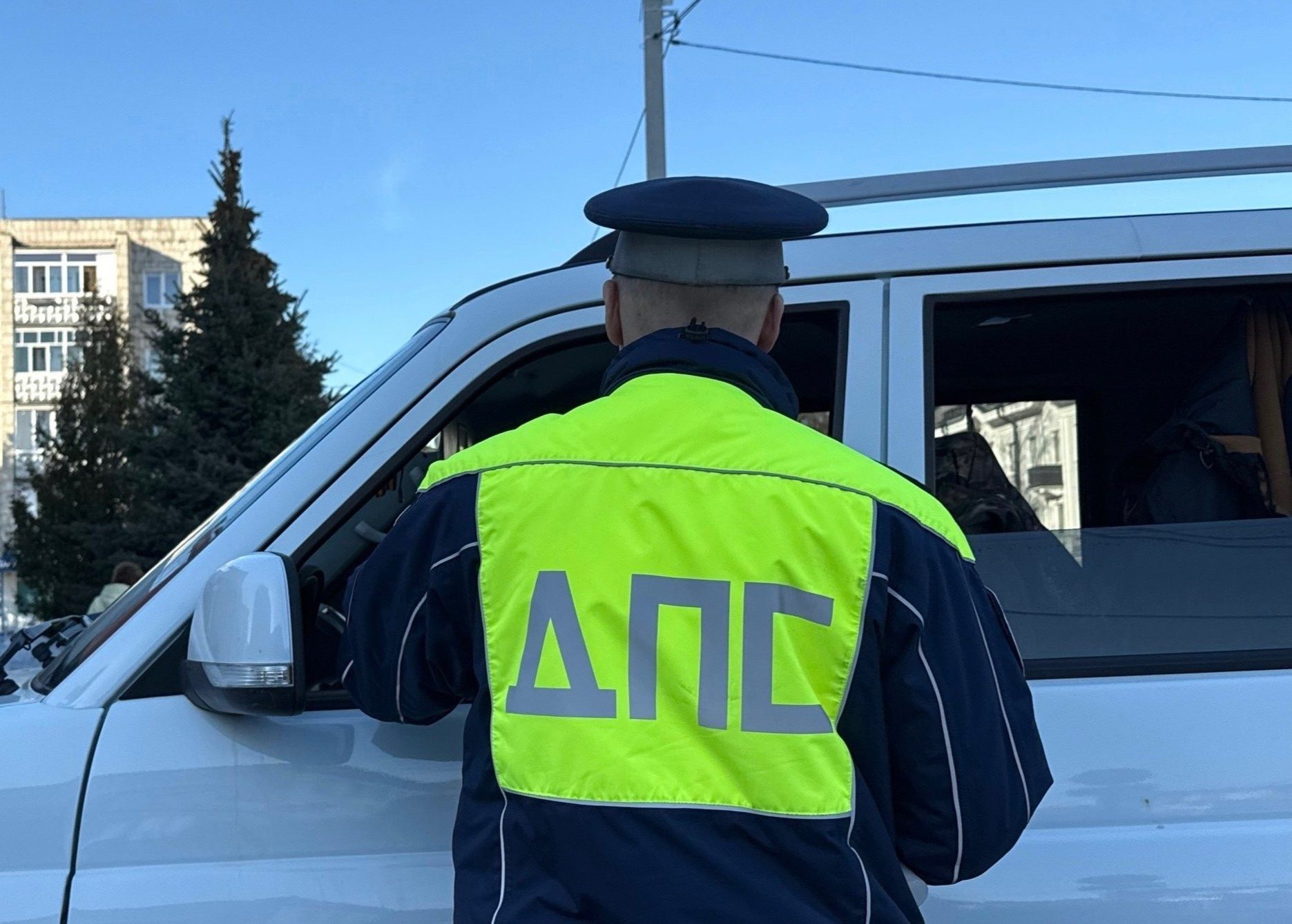 Карамалы Тауда булган юл-транспорт һәлакәтендә яшүсмер тәрәзәдән очып төшкән