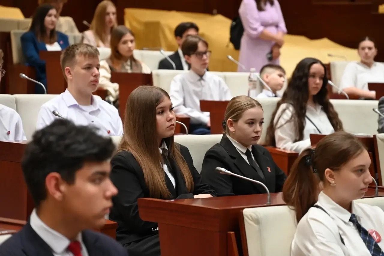 «Беренчеләр хәрәкәте»нең яшьләргә патриотик тәрбия бирүдәге роле: Татарстан Дәүләт Советында фикер алыштылар