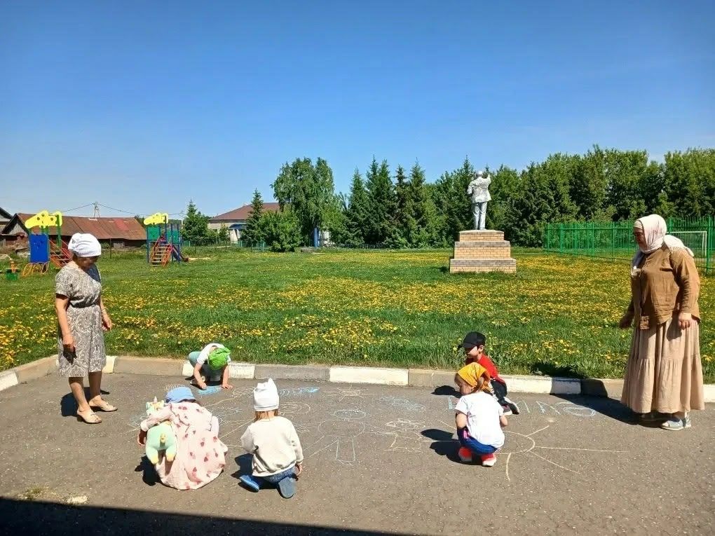 Халыкара Гаилә көне уңаеннан Күгәй авылында «Бәхетле гаилә» дигән рәсем конкурсы оештырылды