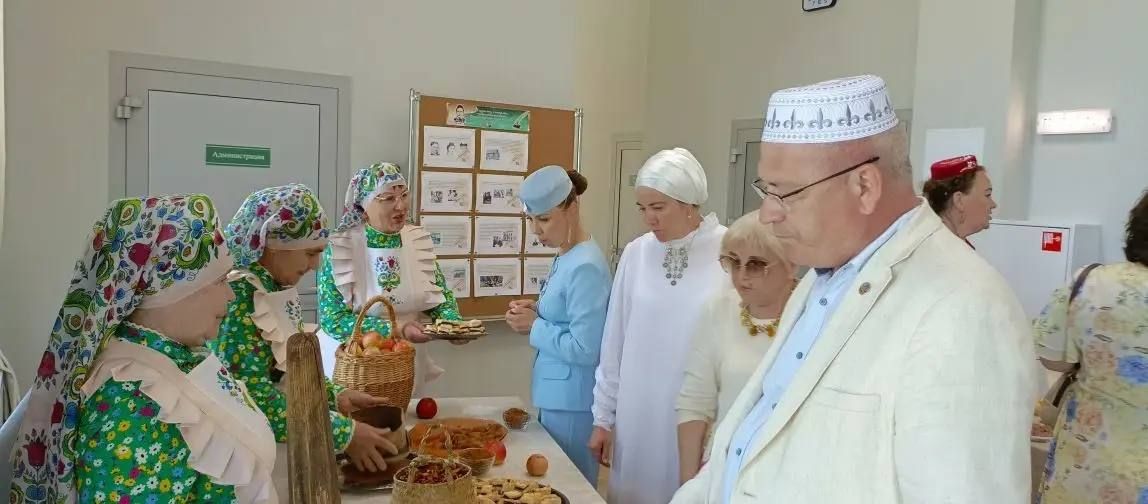 Татарлар ничек кунак каршылый? Кече Шырдан авылына Бөтендөнья татар конгрессы килде