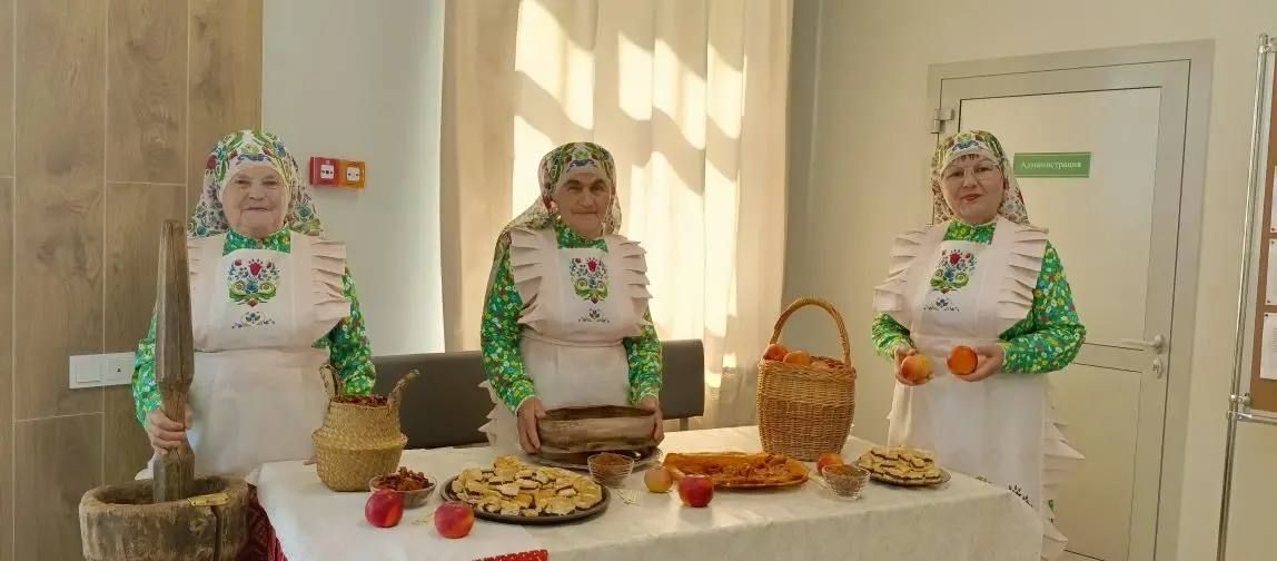 Татарлар ничек кунак каршылый? Кече Шырдан авылына Бөтендөнья татар конгрессы килде