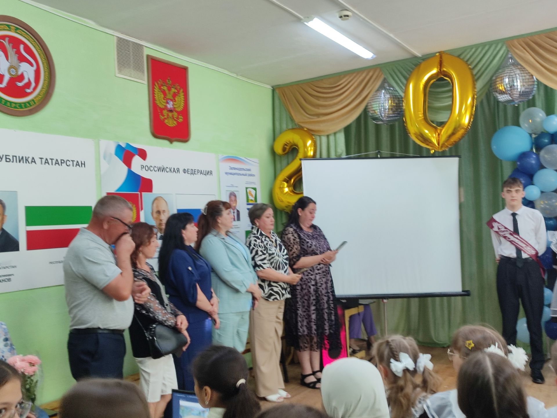 Бишнә мәктәбендә соңгы кыңгырау яңгырады