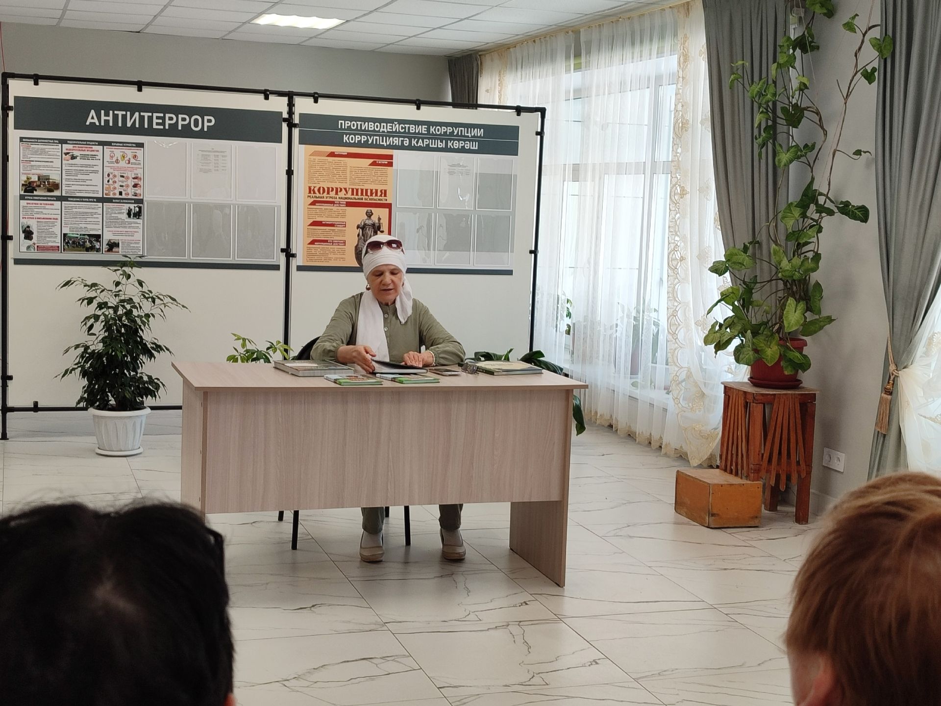 Бишнә мәдәният йортында иҗат остасы Әлфия Самат белән күңелле очрашу узды