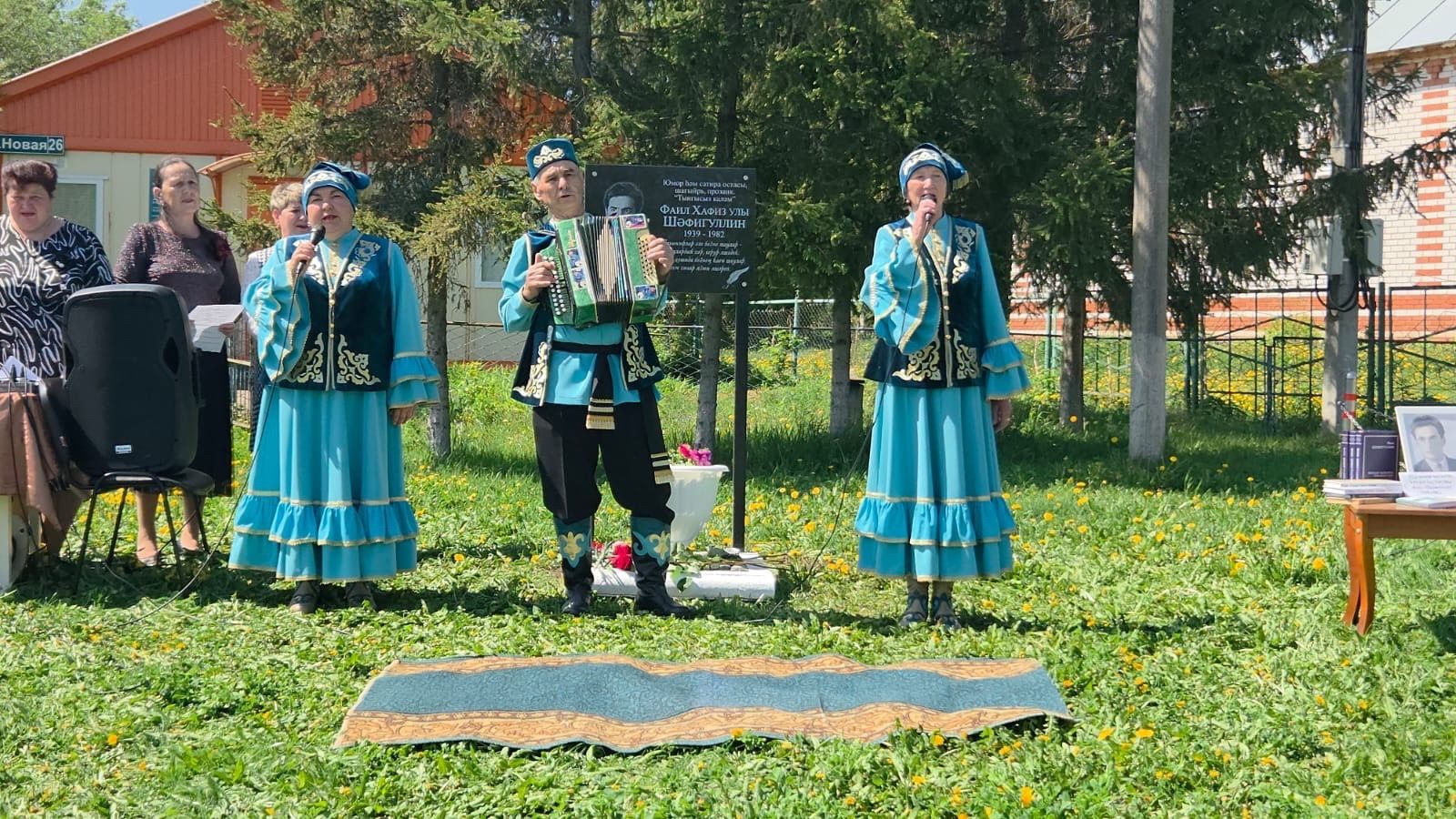 Карашәм авылында күренекле язучы, журналист Фаил Шәфигуллин истәлегенә мемориаль такта ачылды